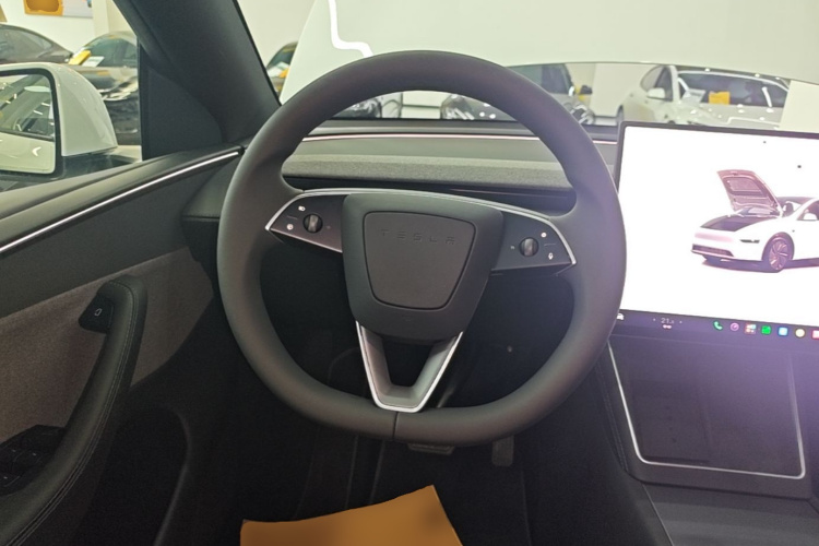Tesla Model Y 2026 #11 Tesla Model Y 2026 immagine di auto #11