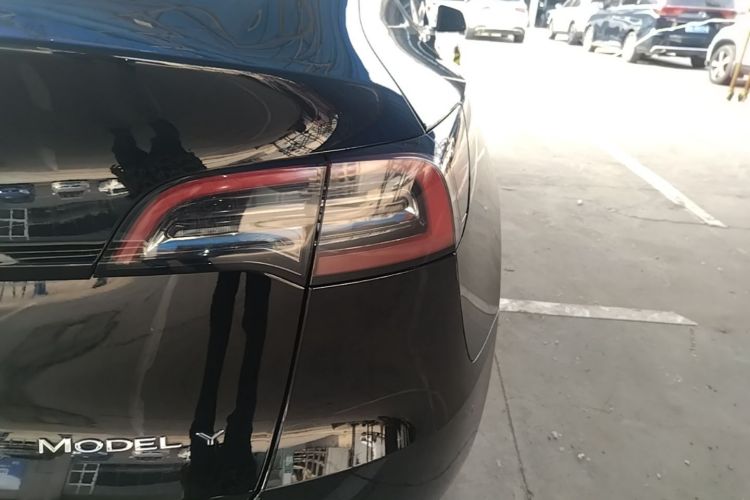 Tesla Model Y 2021 car image #8
