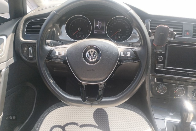 Volkswagen Golf 2018 car image #12