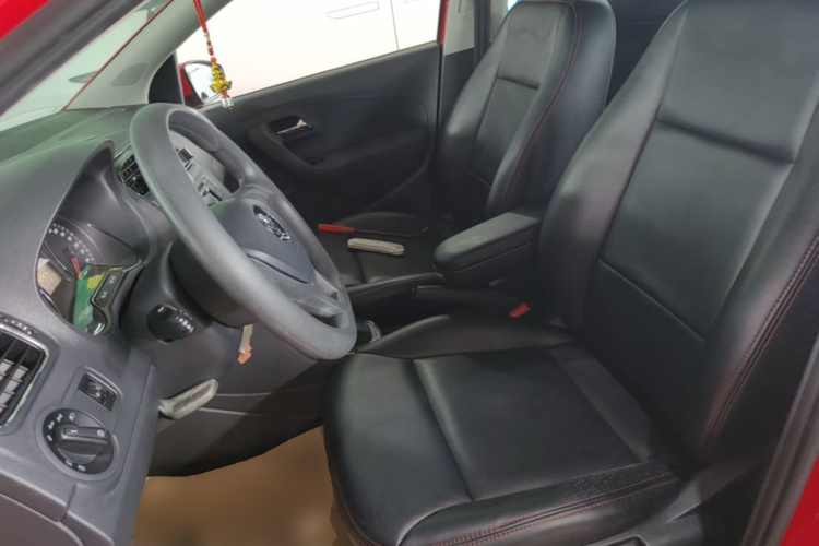 Volkswagen Polo 2015 car image #15