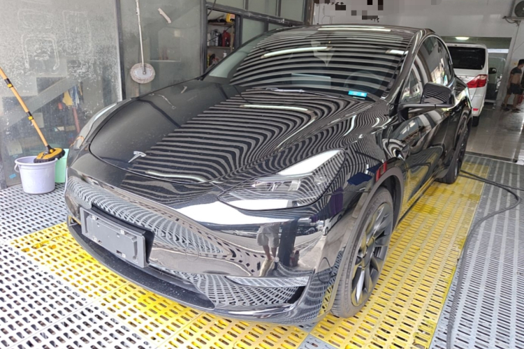 Tesla Model Y 2021 car image #2