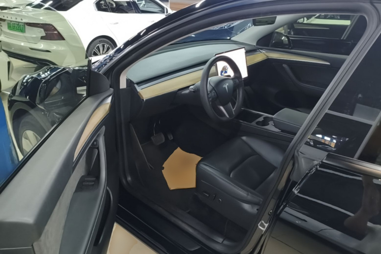 Tesla Model Y 2021 #16 Tesla Model Y 2021 car image #16