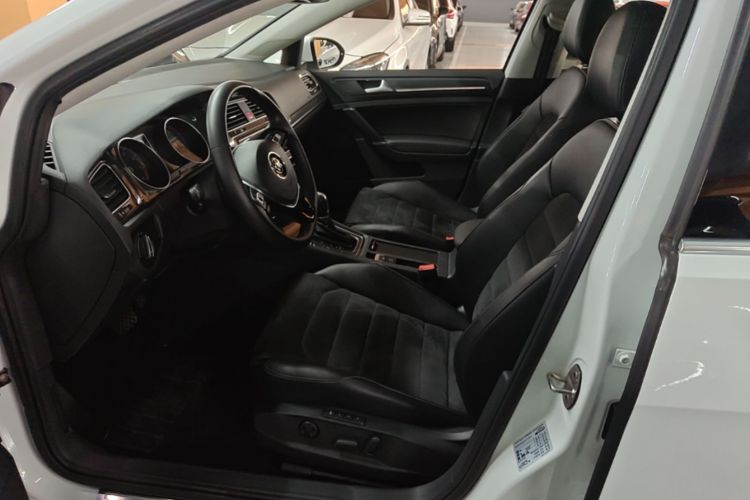 Volkswagen Golf 2018 car image #15