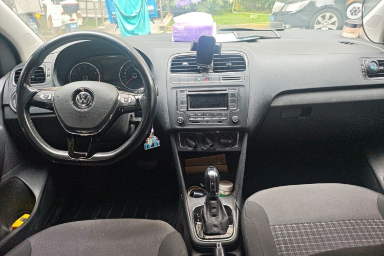 Volkswagen Polo 2017 car image #7