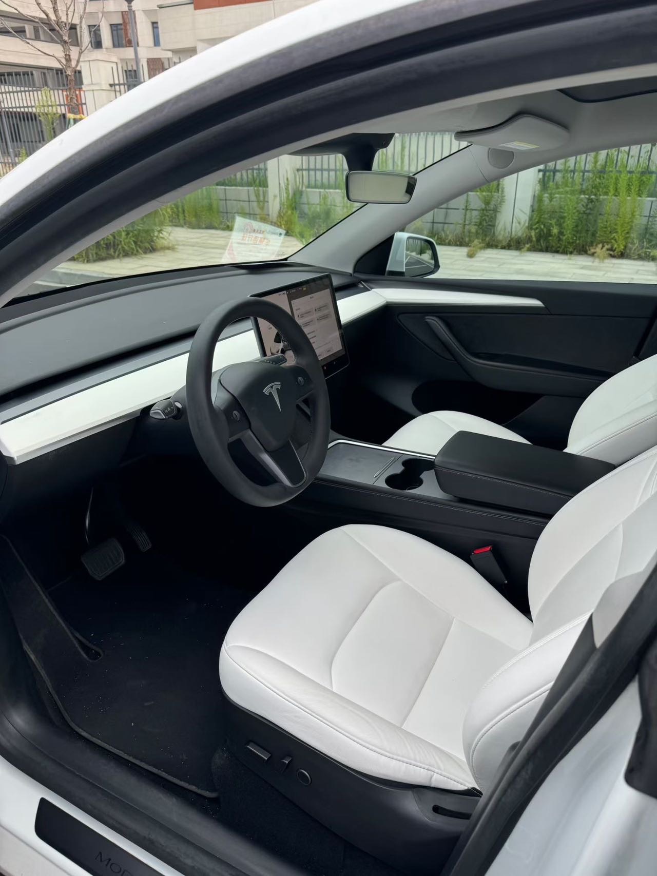 Tesla Model Y 2022 immagine di auto #4