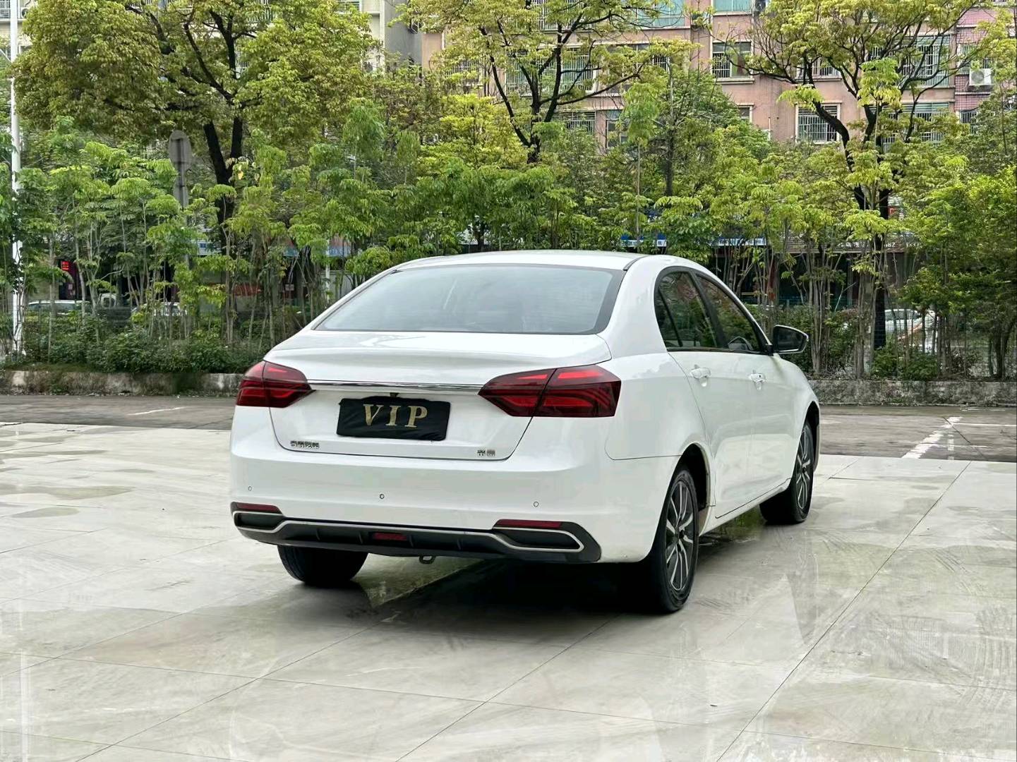 GEELY Emgrand 2019 car image #9