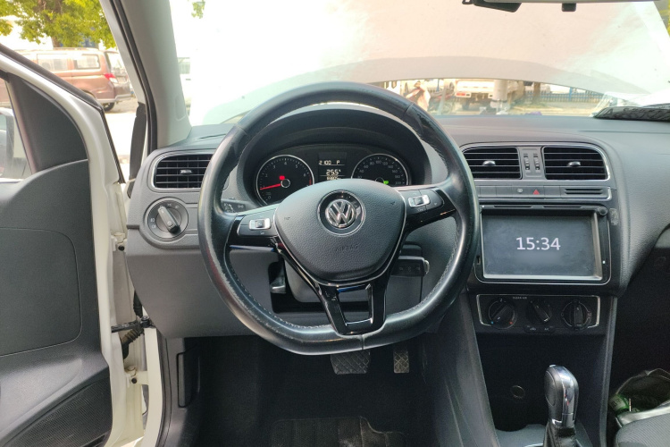 Volkswagen Polo 2017 car image #11