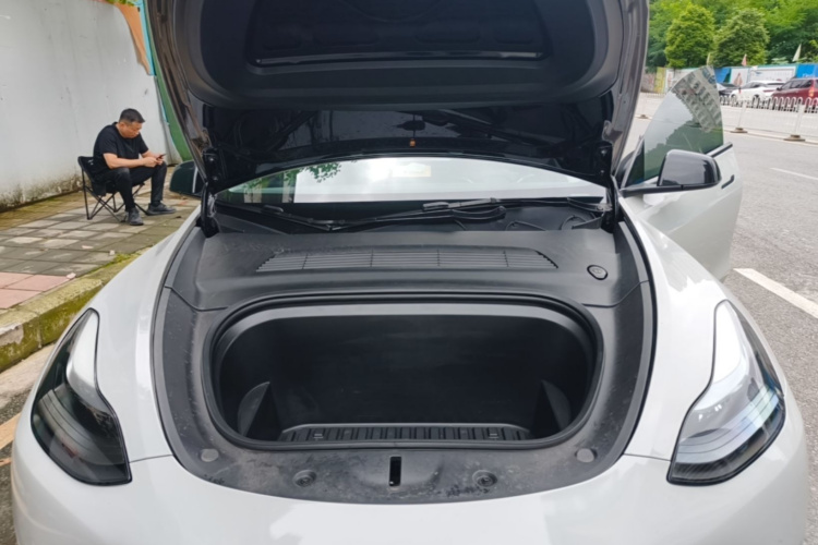 Tesla Model Y 2021 car image #20