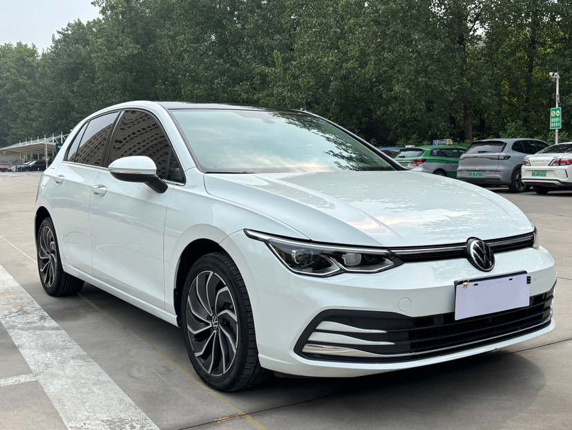 Volkswagen Golf 2021 car image #3