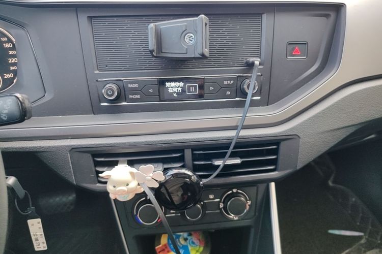 Volkswagen Polo 2019 car image #17
