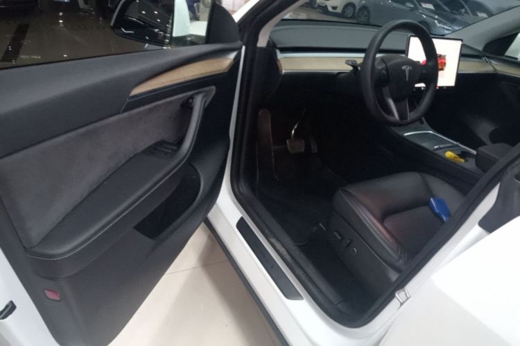 Tesla Model Y 2022 #16 Tesla Model Y 2022 car image #16