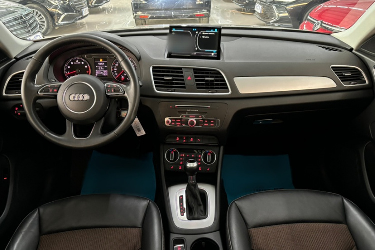 Audi Q3 2018 car image #9