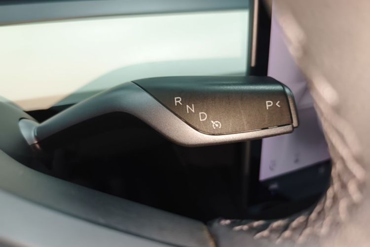 Tesla Model Y 2021 car image #18