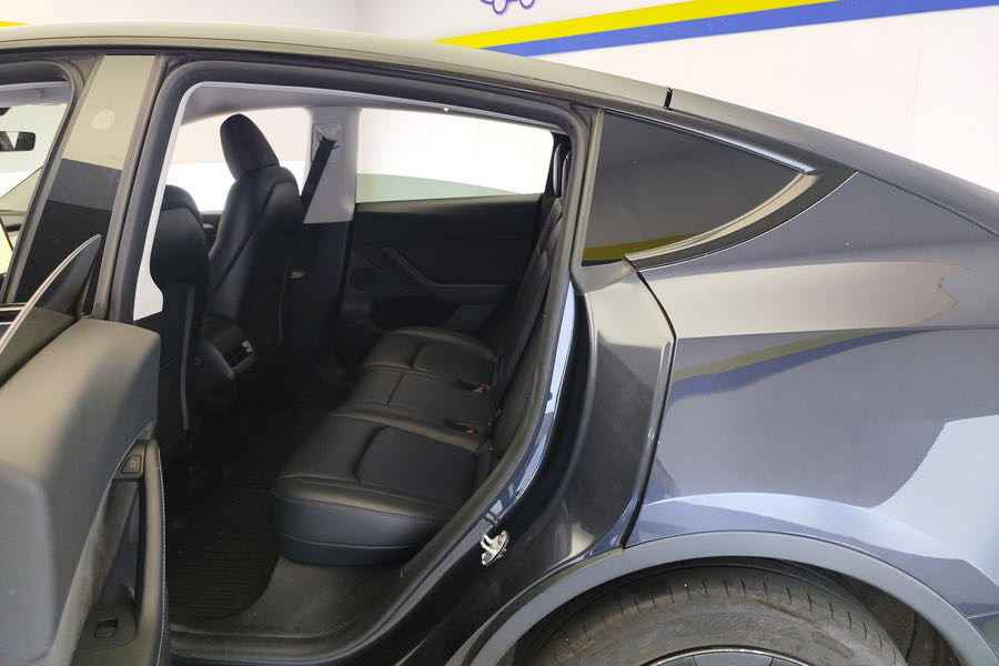 Tesla Model Y 2024 #6 Tesla Model Y 2024 car image #6