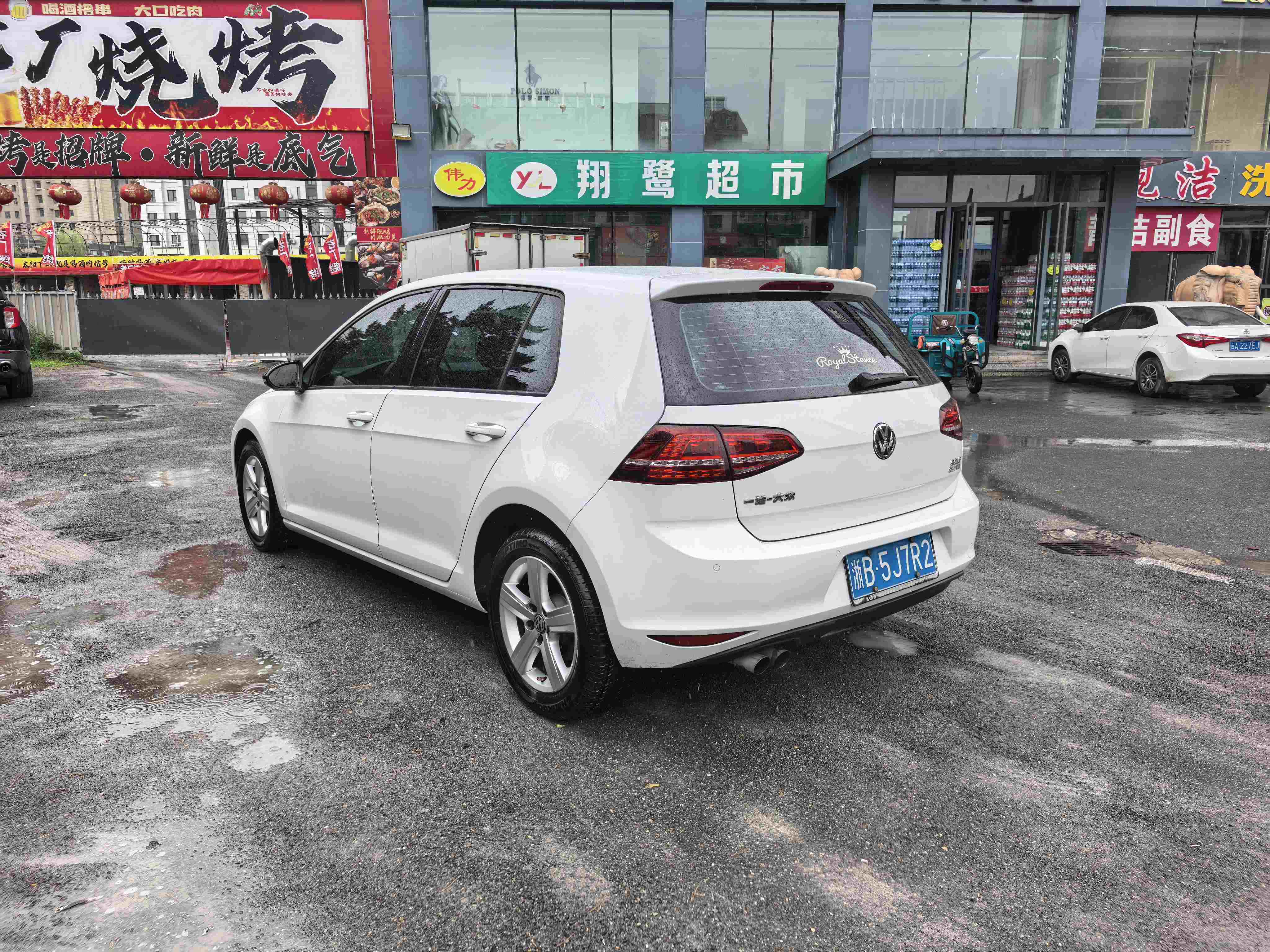 Volkswagen Golf 2017 car image #6