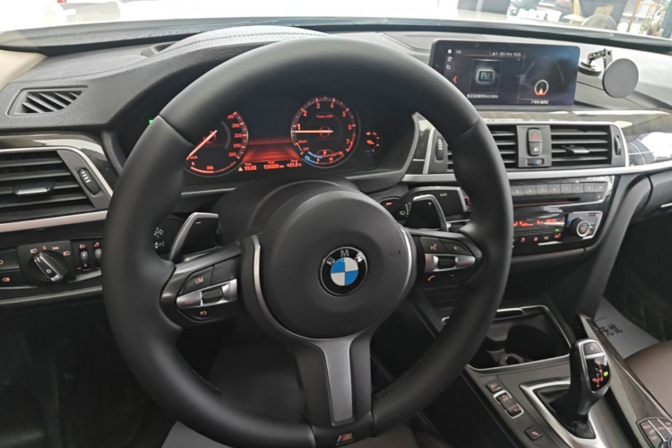 BMW 3 Series 2018 #11 BMW 3 Series 2018 car image #11