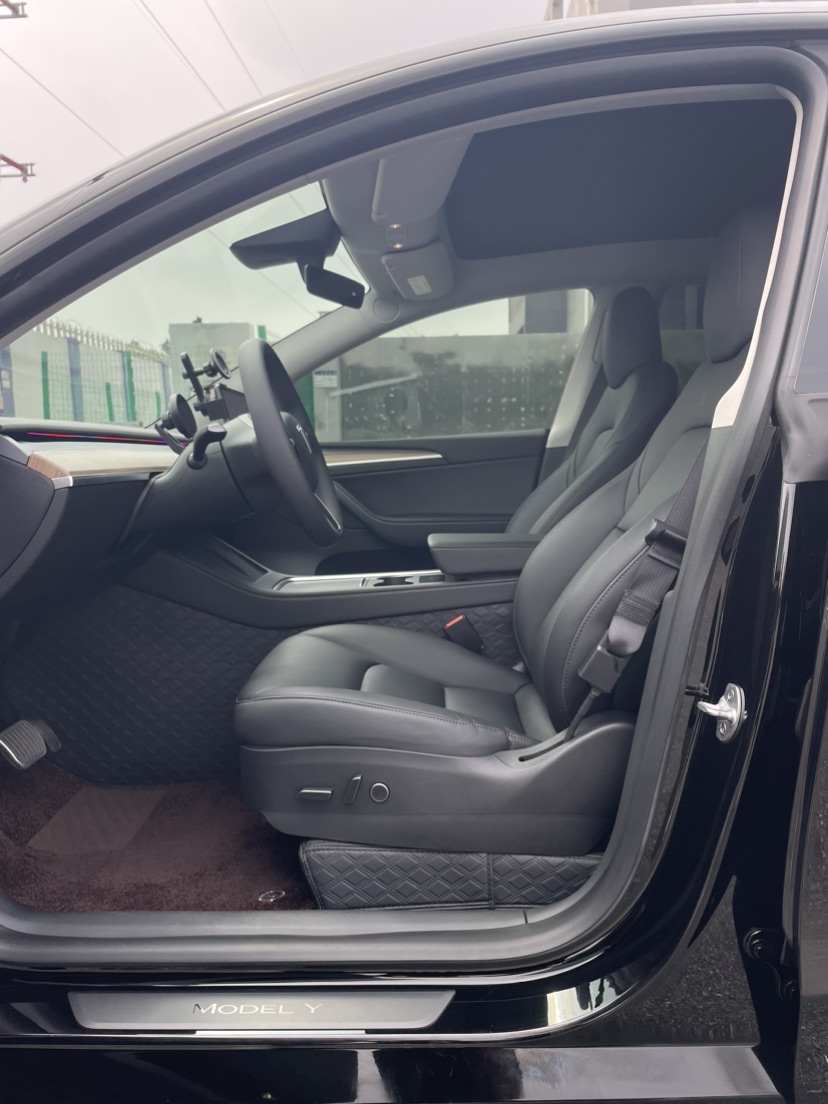 Tesla Model Y 2022 car image #7