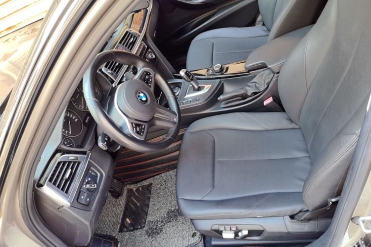 BMW 3 Series 2017 car image #15