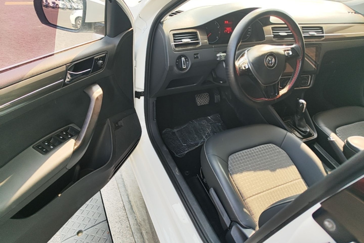 Volkswagen Santana 2020 car image #16