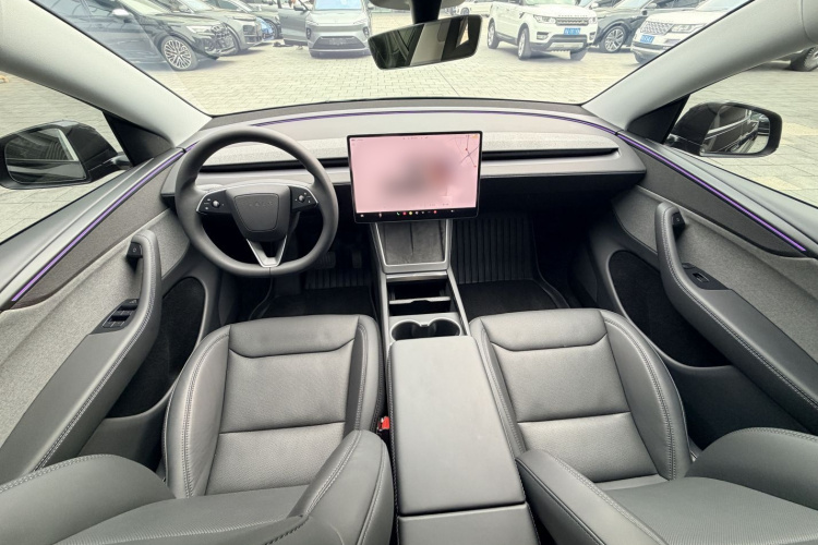 Tesla Model Y 2025 #10 Tesla Model Y 2025 car image #10