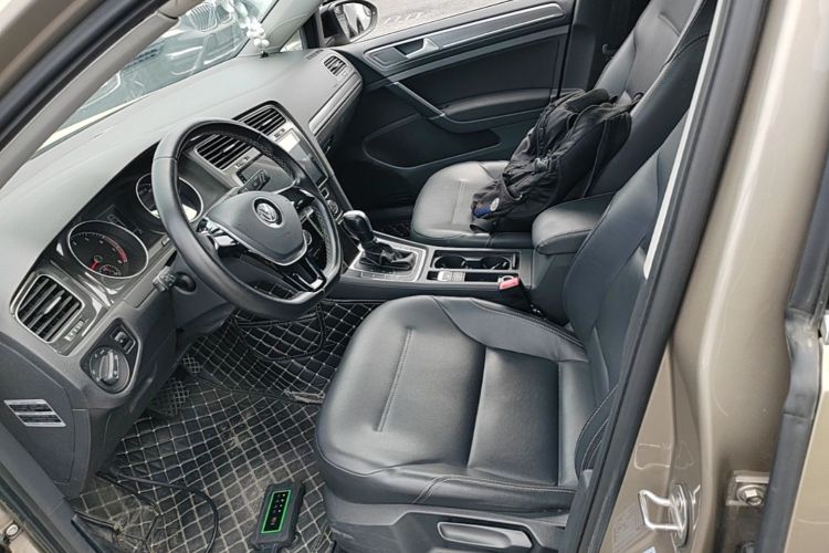 Volkswagen Golf 2017 car image #15