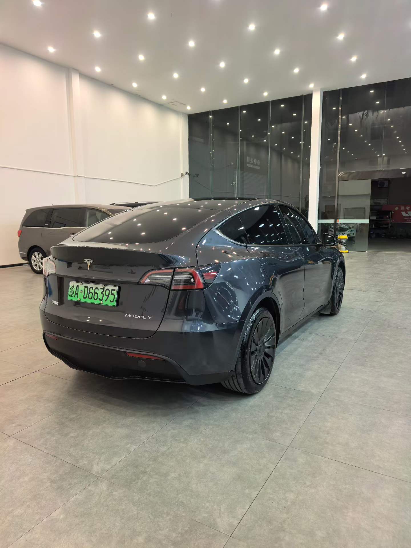Tesla Model Y 2024 car image #4
