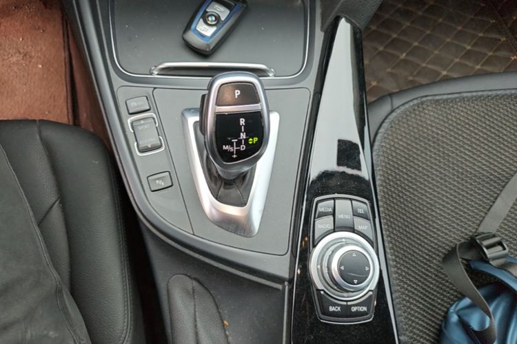 BMW 3 Series 2017 #14 BMW 3 Series 2017 car image #14