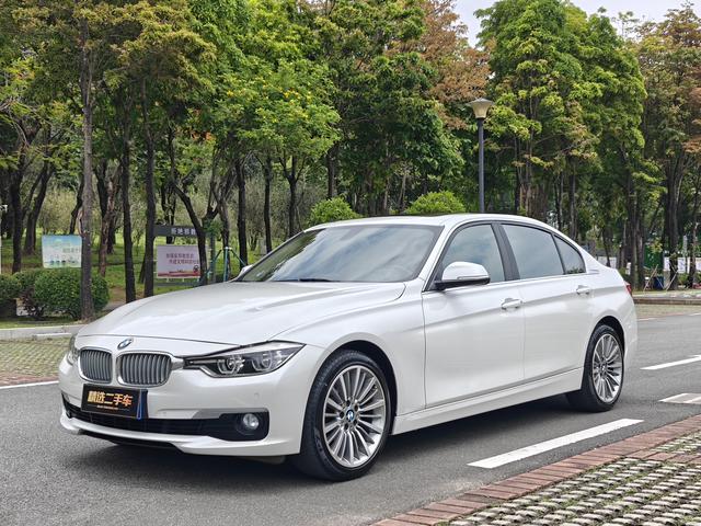 BMW 3 Series 2019 car image #21