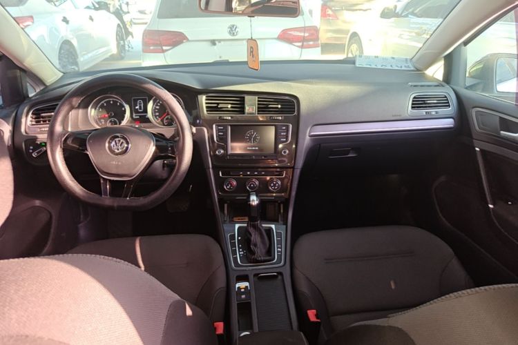 Volkswagen Golf 2017 car image #11