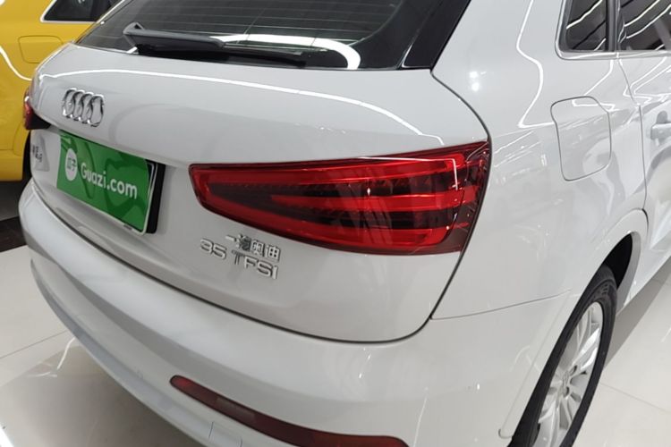 Audi Q3 2015 car image #8