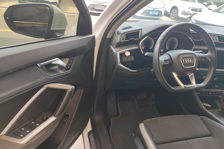 Audi Q3 2022 immagine di auto #16