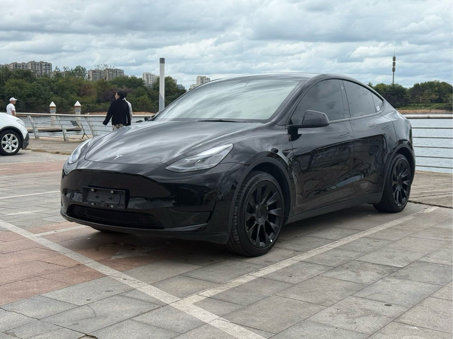 Tesla Model Y 2022 #2 Tesla Model Y 2022 car image #2