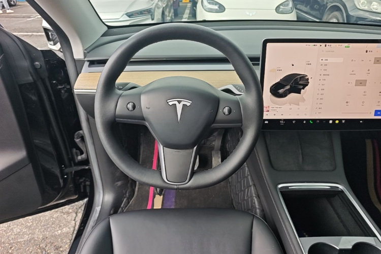 Tesla Model Y 2022 car image #11