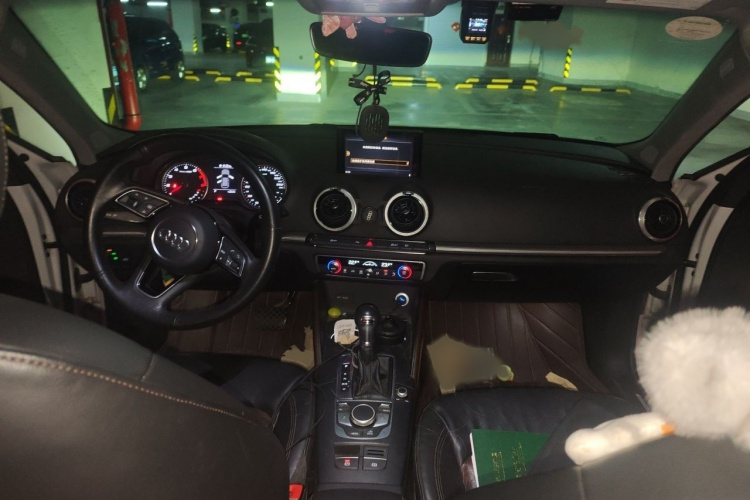 Audi A3 2018 car image #12