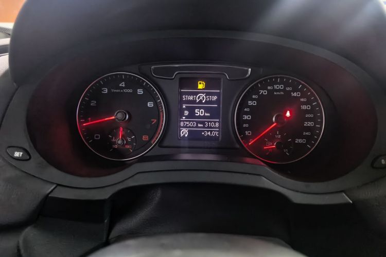 Audi Q3 2017 car image #10
