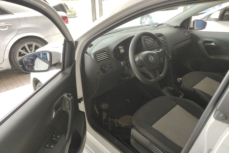 Volkswagen Polo 2017 car image #16