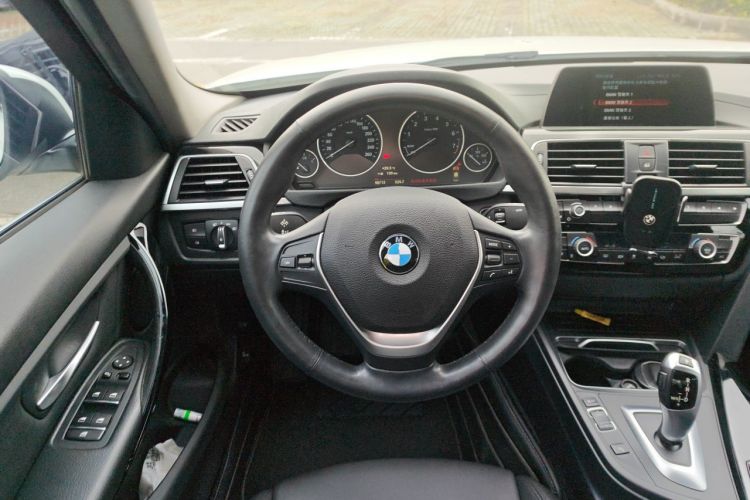BMW 3 Series 2018 #11 BMW 3 Series 2018 car image #11