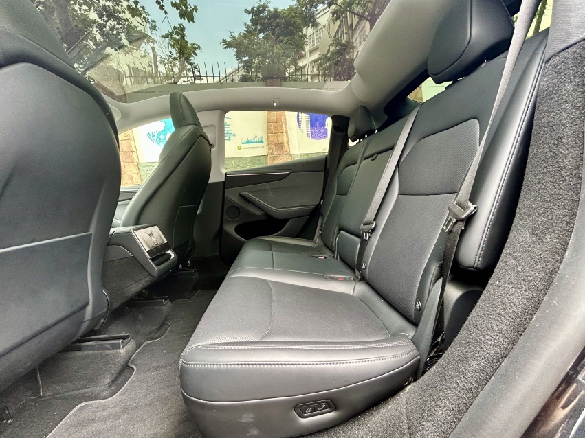 Tesla Model Y 2025 #4 Tesla Model Y 2025 car image #4