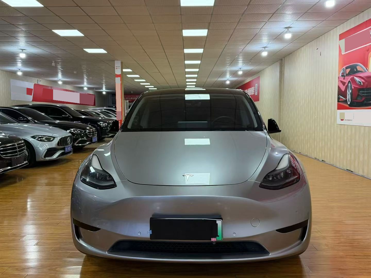 Tesla Model Y 2023 car image #2