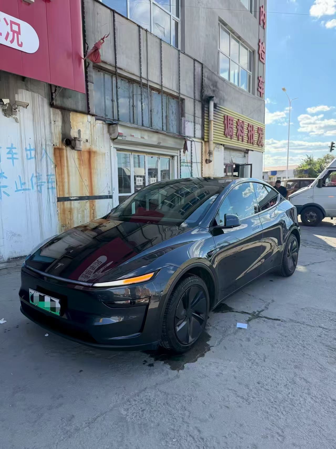 Tesla Model Y 2025 car image 