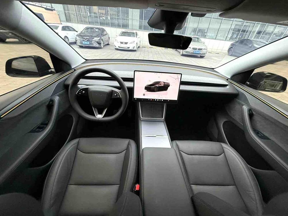Tesla Model Y 2025 car image #7