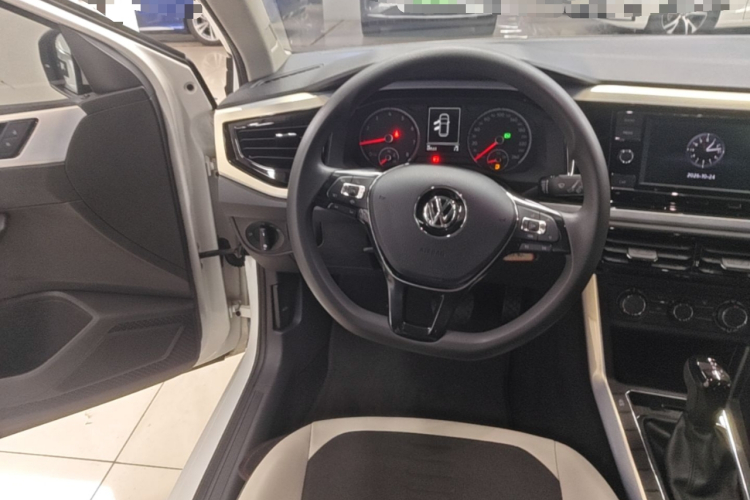 Volkswagen Polo 2020 car image #11