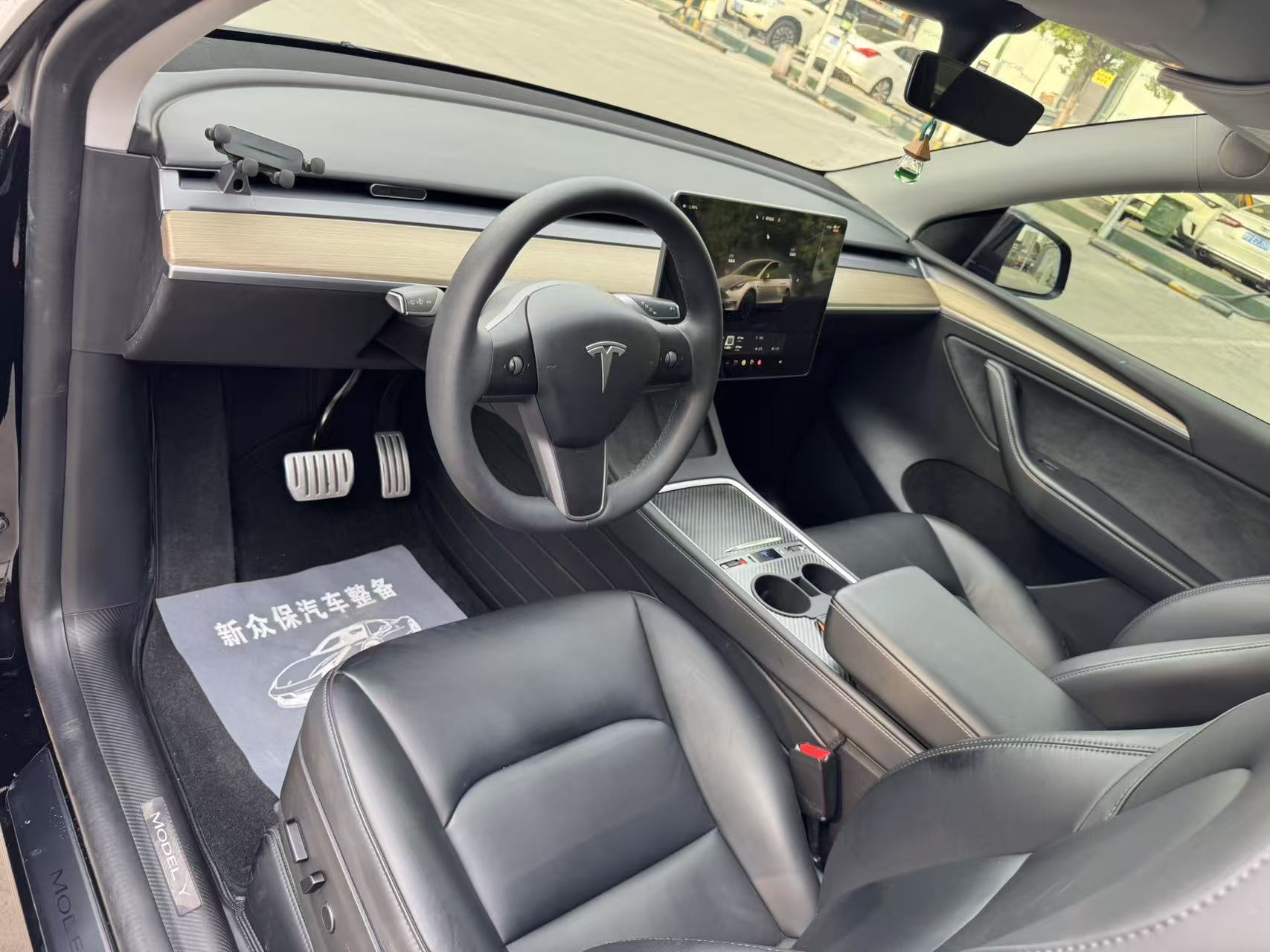 Tesla Model Y 2022 immagine di auto #10