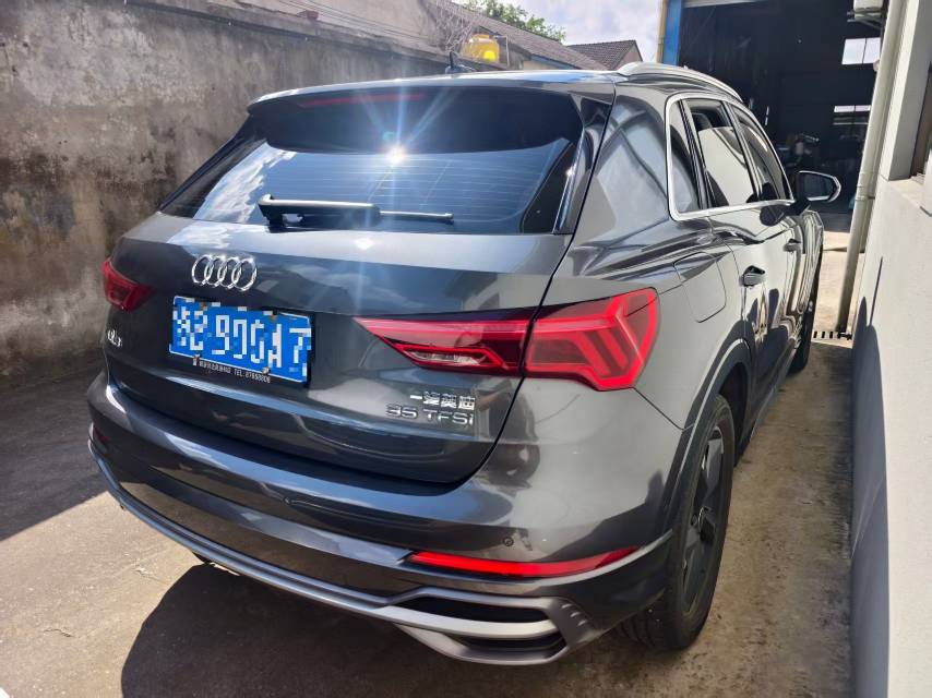 Audi Q3 2023 car image #6