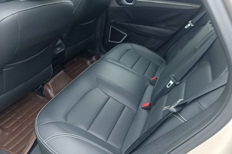 GEELY Emgrand GS 2018 car image #17