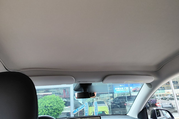 Tesla Model Y 2024 car image #18
