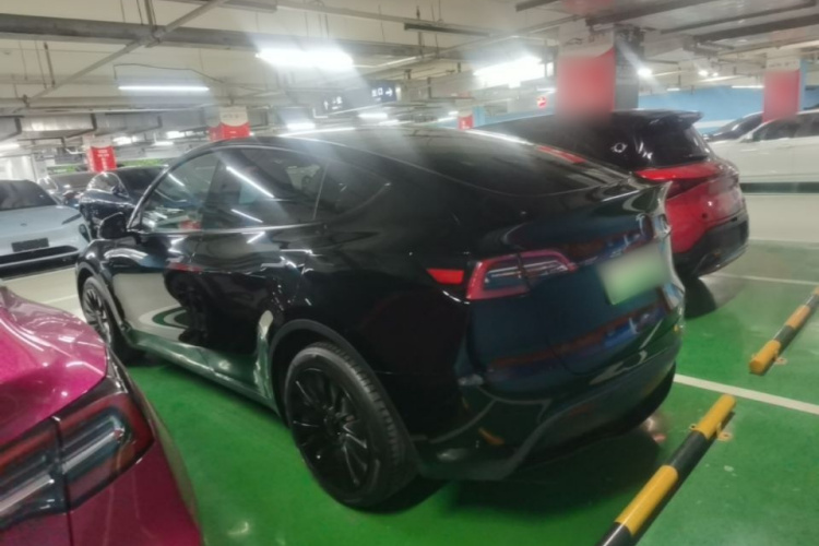 Tesla Model Y 2023 #5 Tesla Model Y 2023 immagine di auto #5