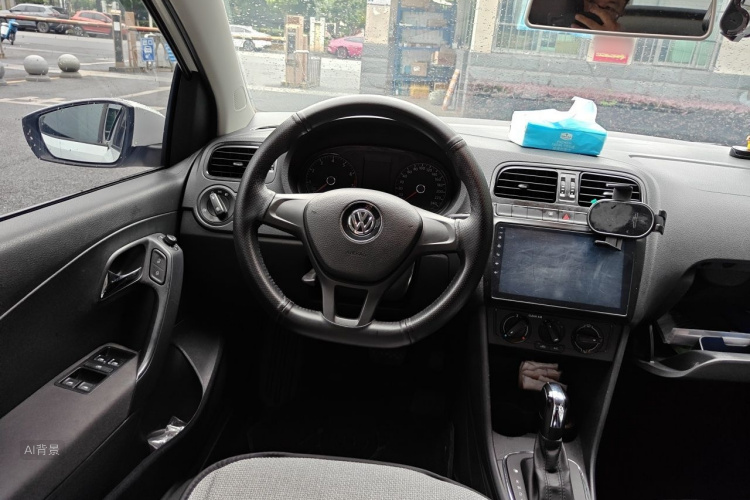 Volkswagen Polo 2018 car image #12