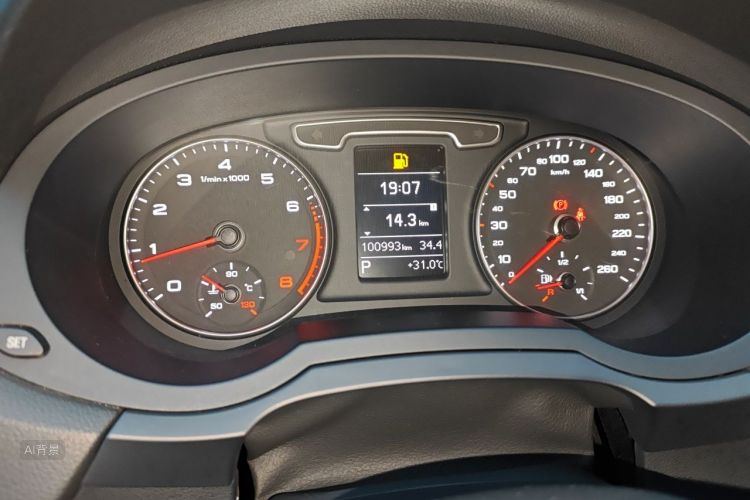 Audi Q3 2015 car image #14