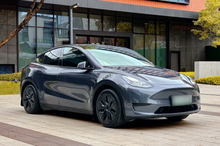 Tesla Model Y 2023 #4 Tesla Model Y 2023 car image #4